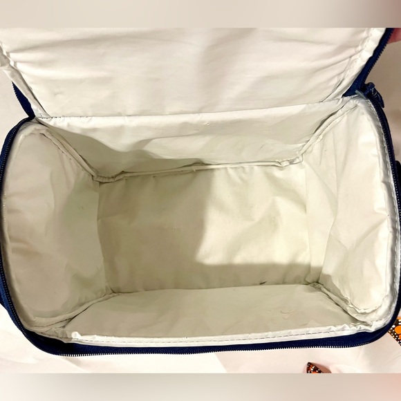 Vera Bradley Stay Cool Insulated Water Resistant Lunch Tote in Blues and white - Picture 4 of 8